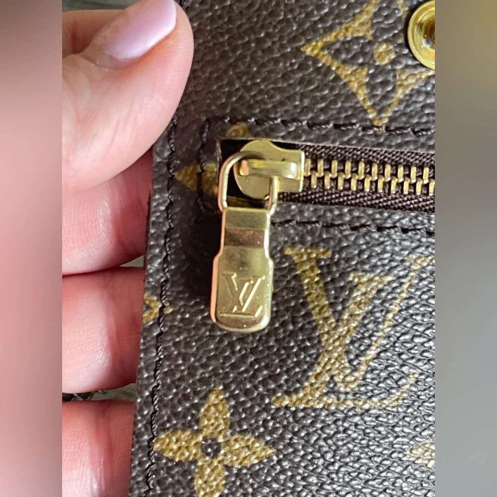 Authentic LOUIS VUITTON Monogram
Pouch insert Toiletry Clutch - Picture 3 of 8